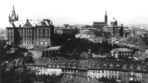 idovsk synagoga v Teplicch byla postavena roku 1882 v novorenesannm slohu. Stla nedaleko dnenho kostela sv. Bartolomje a shoela pi nepokojch v noci na 15. bezna 1939.