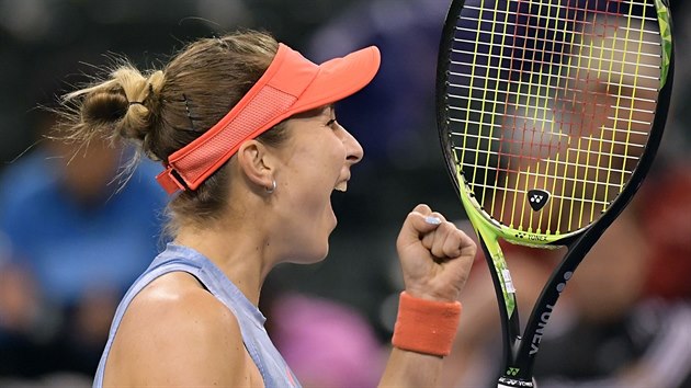 Belinda Bencicová slaví na turnaji v Indian Wells.