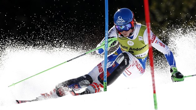 Petra Vlhov ve slalomu v Soldeu.