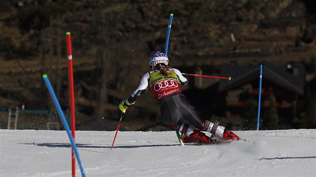 Mikaela Shiffrinov ve slalomu v Soldeu.