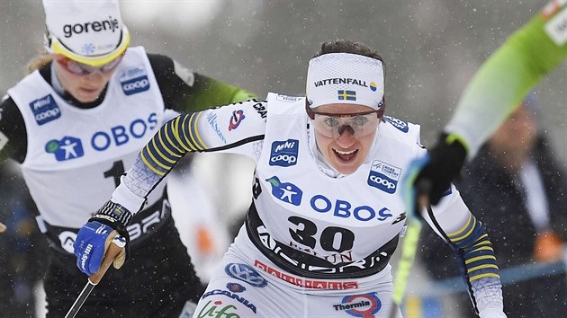 Ebba Anderssonov na voln destce ve Falunu.