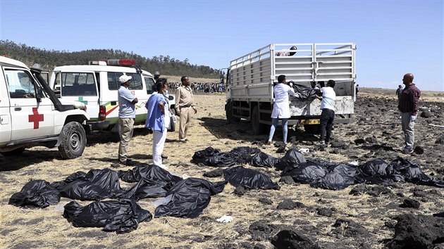 V Etiopii se krtce po startu z hlavnho msta Addis Abeby ztilo letadlo se 157 lidmi na palub. (10. bezna 2019)