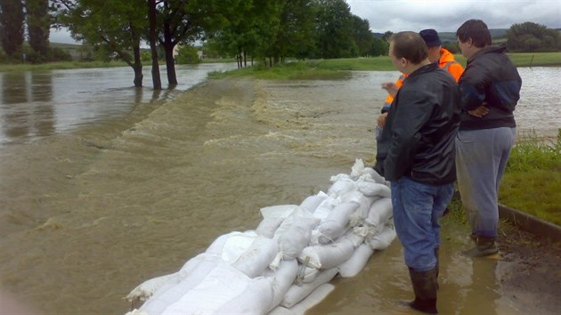 Rozvodněná řeka Olšava v Kunovicích v červnu 2010.