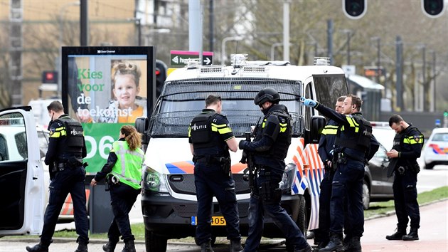 Policie zasahuje v mst stelby v nizozemskm Utrechtu (18. 3. 2019)