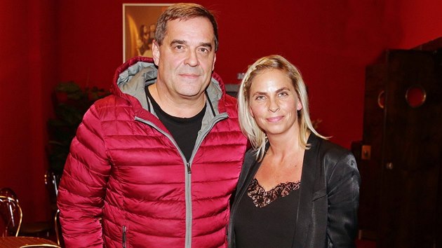 Miroslav Etzler s přítelkyní Helenou Bartalošovou
(Divadlo Palace, výstava fotografií, 10.10. 2017)