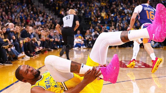 Kevin Durant z Golden State si poranil kotnk pi porce s Phoenixem.