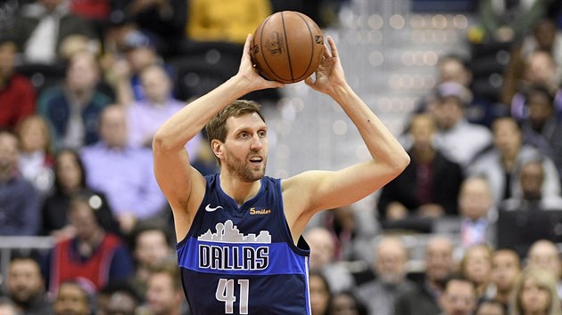 Dirk Nowitzki z Dallasu pihrv.