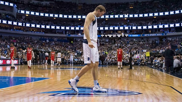 Dirk Nowitzki z Dallasu b�hem z�pasu s New Orleans