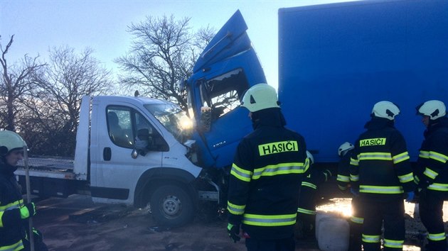 Srka dodvky a nkladnho vozu u Libic na Krlovhradecku (12. 3. 2019)