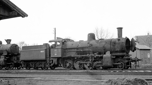Parn lokomotiva 434.174 na konci svoj ivotn pouti na tuhaskm rotiti, 20. 4. 1969