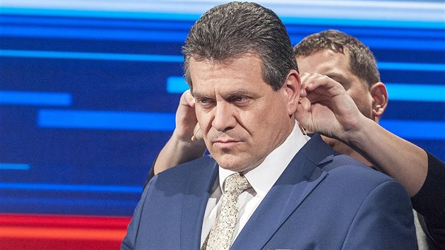 Kandidt na funkci slovenskho prezidenta Maro efovi ped posledn televizn debatou v Bratislav ped prvnm kolem pm volby (13. bezna 2019)