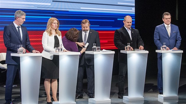 Bla Bugr, Zuzana aputov, tefan Harabin, Marian Kotleba a Maro efovi v televizn debat ped prezidentskmi volbami na Slovensku (13. bezna 2019)