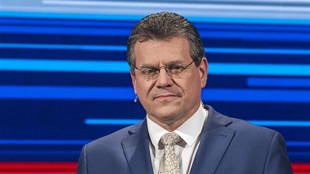 Nespn kandidt na funkci slovenskho prezidenta Maro efovi ped posledn televizn debatou v Bratislav ped prvnm kolem pm volby (13. bezna 2019)