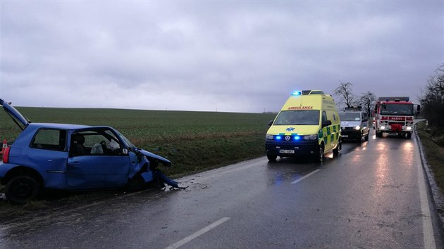 Pi nehod na silnici mezi Novm a Starm Bydovem na Krlovhradecku zemela idika osobnho auta.