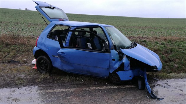 Pi nehod na silnici mezi Novm a Starm Bydovem na Krlovhradecku zemela idika osobnho auta.
