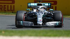 Lewis Hamilton p�i tréninku na Velkou cenu Austrálie.