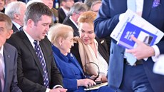 Bývalá americká ministryn zahranií Madeleine Albrightová a Dagmar Havlová na...