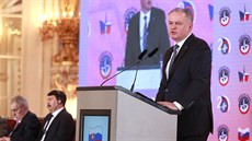 Slovenský prezident Andrej Kiska hovoí na konferenci k 20 letm eska v NATO....