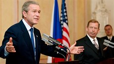 Prezident USA George W. Bush s Václavem Havlem v Praze na tiskové konferenci...