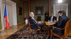 Prezident Milo Zeman bhem rozhovoru pro eskou tiskovou kancelá (TK) pi...