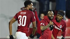 Africká legie Sparty se raduje z gólu v utkání s Olomoucí. Stelec Guélor Kanga...