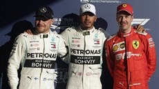 Lewis Hamilton (uprosted), Valtteri Bottas (vlevo) a Sebastian Vettel -...