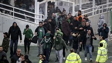 Fanouci Panathinaikosu pi derby s Olympiakosem opoutjí tribunu kvli...