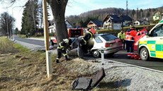 Tragická nehoda, pi které narazil vz se temi nepipoutanými lidmi do stromu a mladý idi se spolujezdcem na míst zemeli, poslala Jeseník na chvost ebíku bezpenosti silnic.