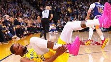 Kevin Durant z Golden State si poranil kotník pi poráce s Phoenixem.