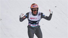 Stefan Kraft se raduje po svém skoku v Lillehammeru.