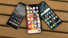 Apple iPhone XS Max, Google Pixel 3 a Huawei Mate 20 Pro