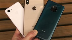 Apple iPhone XS Max, Google Pixel 3 a Huawei Mate 20 Pro