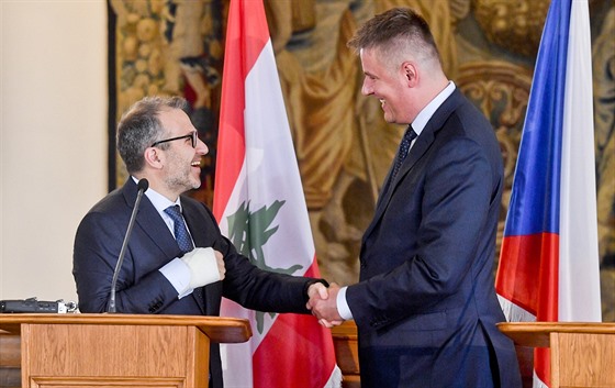 Ministr zahraniních vcí R Tomá Petíek (vpravo) a libanonský ministr...