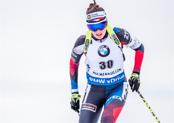 Česká biatlonistka Veronika Vítková na trati závodu s hromadným startem v Oslu