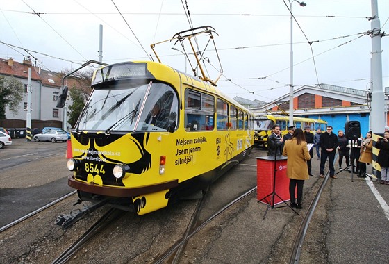 Do ulic proto vyjela nová tramvaj, která má upozornit na fatální následky...