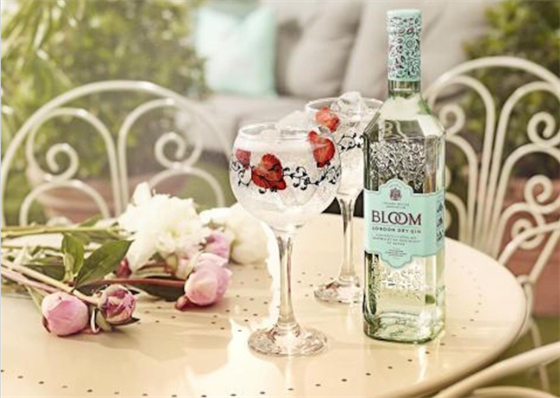 Bloom: Oceovaný dámský gin z kvtin a ovoce
