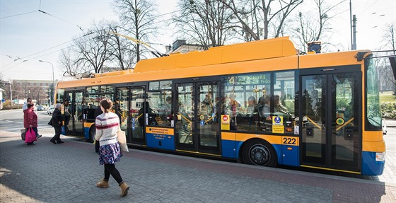 Ke zlínské zoo mají zajíždět hybridní trolejbusy Škoda 30 Tr, které jsou...