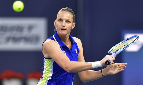 Karolína Plíková ve tvrtfinálovém duelu s Markétou Vondrouovou.