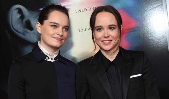 Emma Portnerová a Ellen Page na premiéře filmu Hráči se smrtí (Los Angeles, 27....