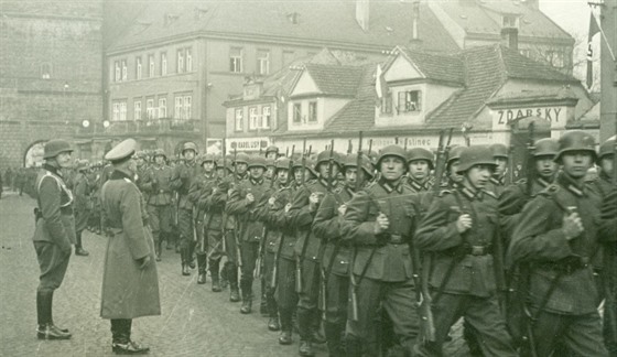 Wehrmacht pochoduje Jiínem.