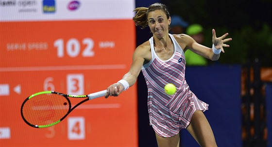 Chorvatská tenistka Petra Martiová returnuje na turnaji v Miami.