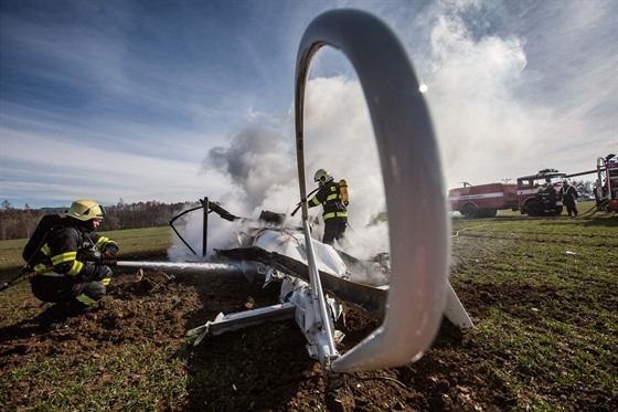 Havárie vrtulníku u Slavoňova na Náchodsku (22. 3. 2019)