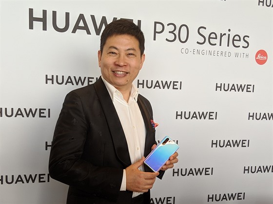 éf mobilní divize Huawei Richard Yu krátce po premiée smartphon ady P30