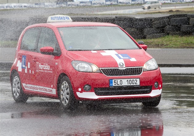 KVÍZ PRO ŘIDIČE: Zvládli byste zkoušku v autoškole? Otestujte se