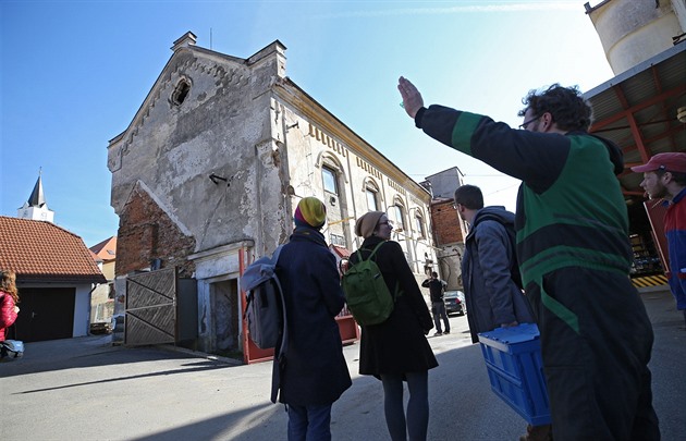 Historici zkoumali pdu synagogy v Pacov. Hledali a nali tam genizu -...