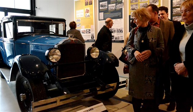 Model Packard Six byl vyrábn v americkém Detroitu letech 1925  1928 a celkem...