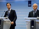 Holandský premiér Mark Rutte (vlevo) a ministr spravedlnosti Ferd Grapperhaus...