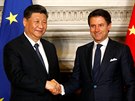 Italský premiér Giuseppe Conte a čínský prezident Si Ťin-pching po podpisu...