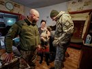 Ukrajintí vojáci  v obci Zajceve na východ Ukrajiny (25. února 2019)