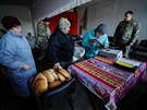 V obci Zajceve na východ Ukrajiny zstala jen hrstka pvodních obyvatel. (25....
